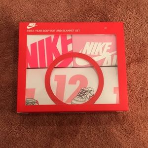 NIKE first -year body suit and blanket  FIRM ON PRICE